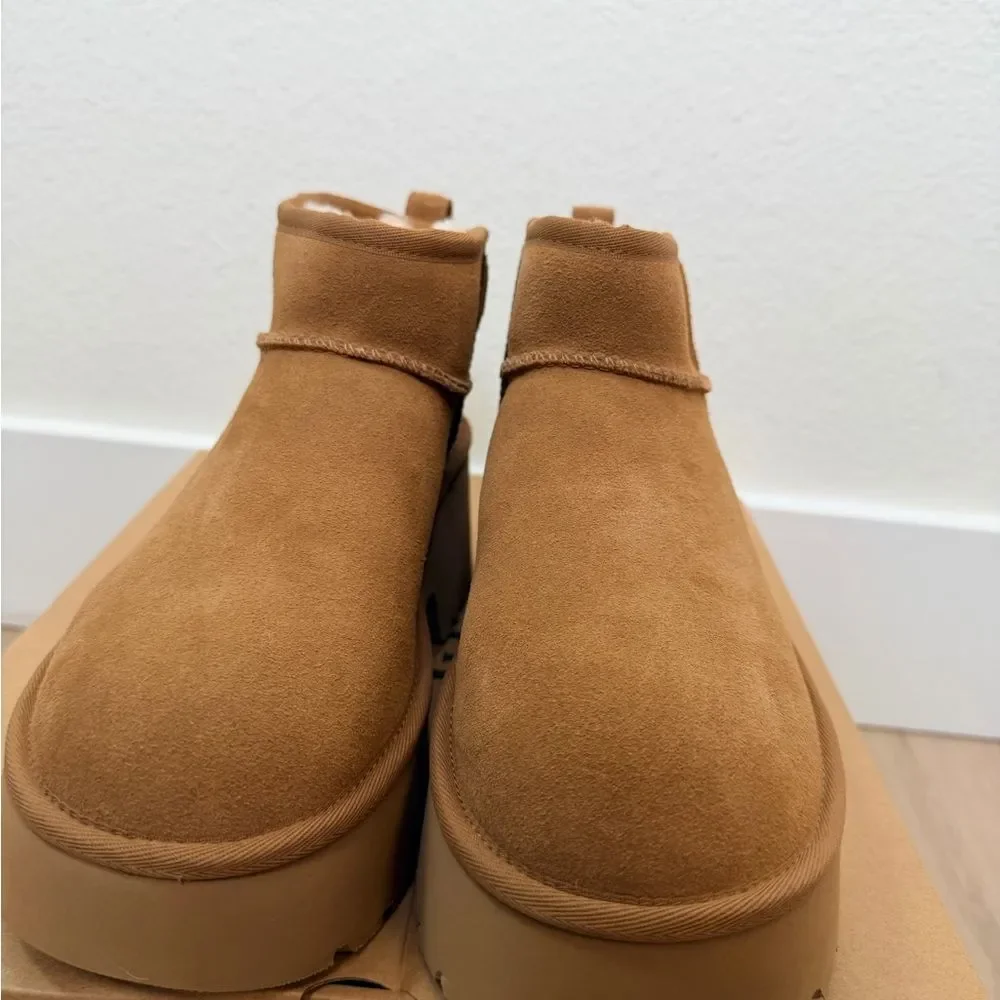 NEW ✨ UGG Women's Brown Suede Platform Mules | US 9